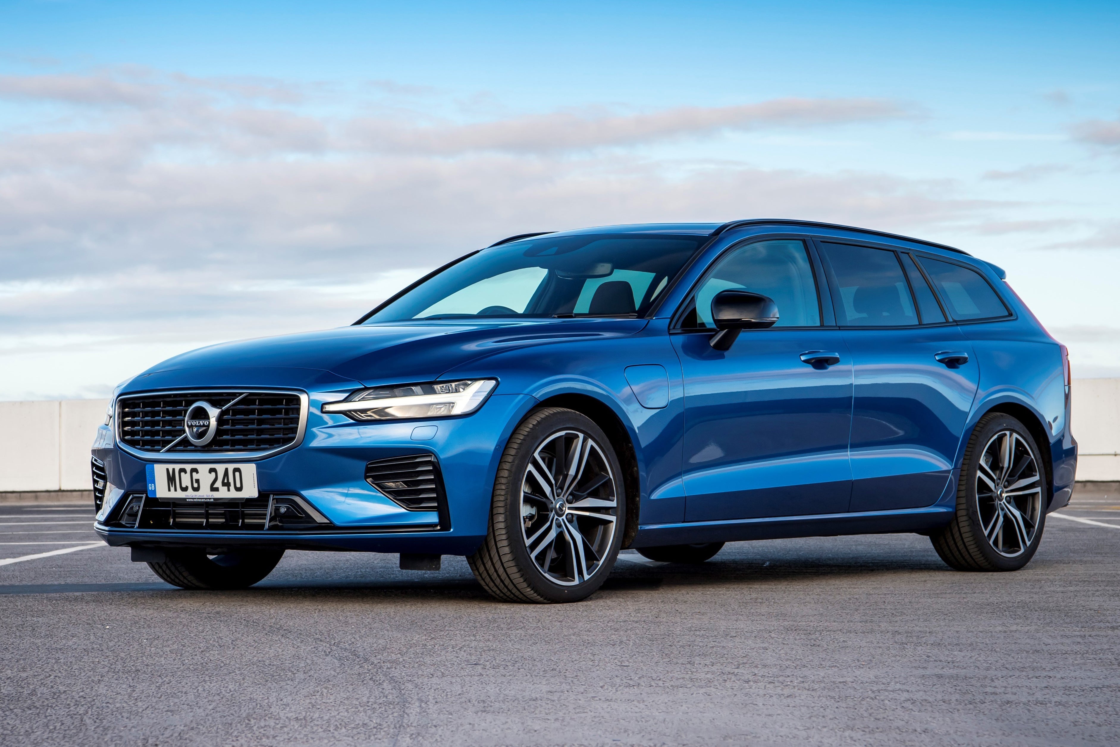 Volvo v60 clearance hybrid estate cars